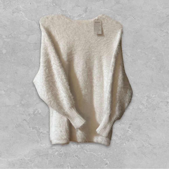 NWT White Fuzzy Sweater size Small - Picture 3 of 6